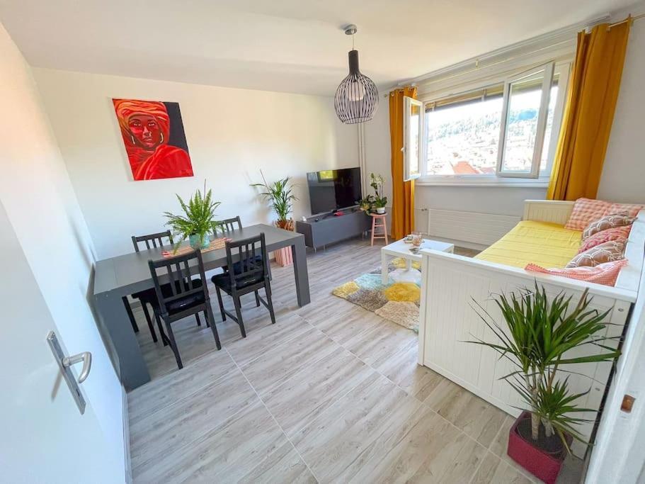 Chic Appartement Au Centre Ville La Chaux De Fonds ภายนอก รูปภาพ