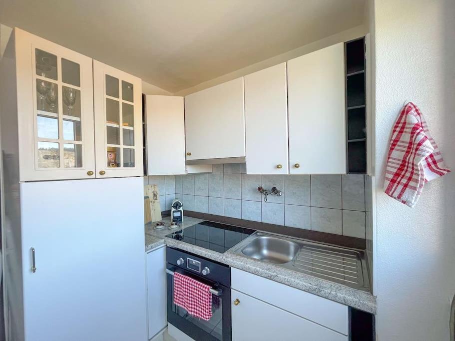 Chic Appartement Au Centre Ville La Chaux De Fonds ภายนอก รูปภาพ