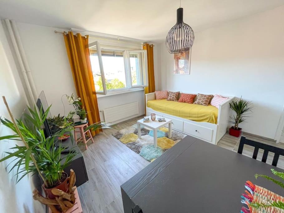 Chic Appartement Au Centre Ville La Chaux De Fonds ภายนอก รูปภาพ