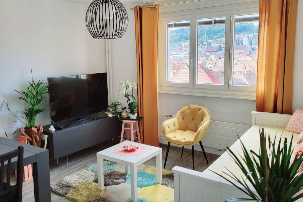 Chic Appartement Au Centre Ville La Chaux De Fonds ภายนอก รูปภาพ