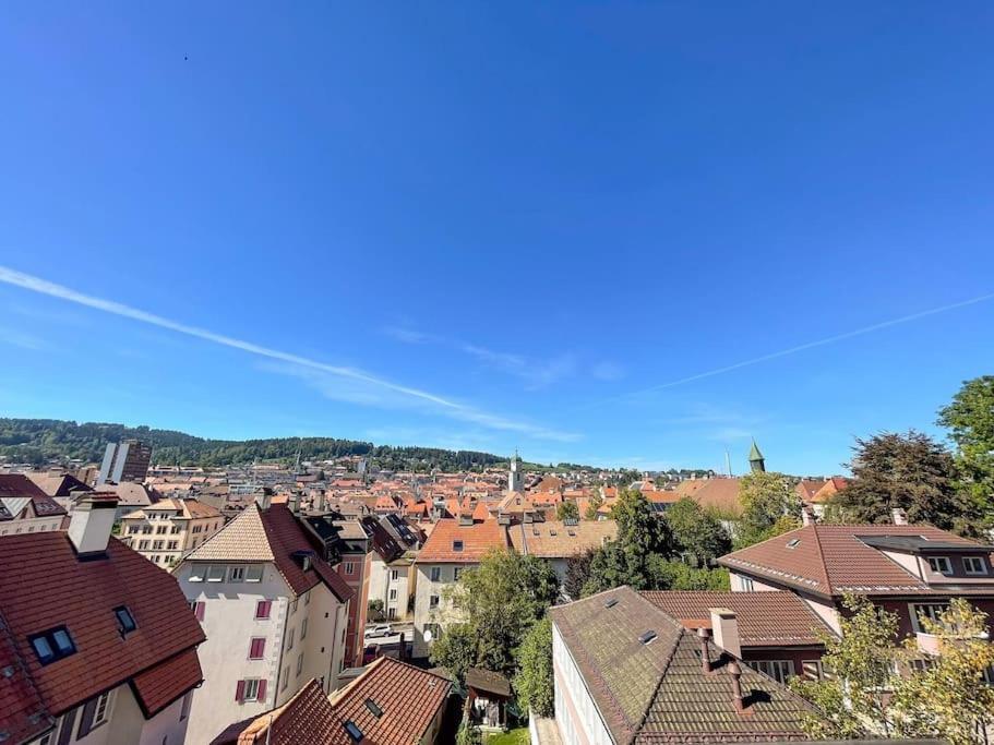 Chic Appartement Au Centre Ville La Chaux De Fonds ภายนอก รูปภาพ