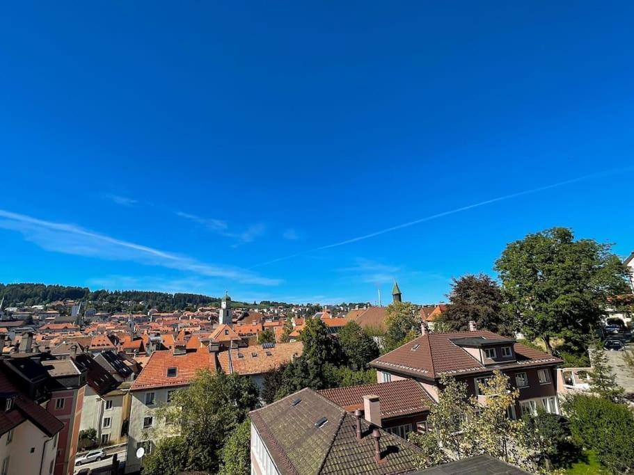 Chic Appartement Au Centre Ville La Chaux De Fonds ภายนอก รูปภาพ